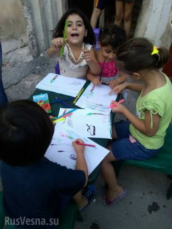 Трогательные кадры: Дети Сирии отправили рисунки солдатам в Дейр эз-Зор (ФОТО)