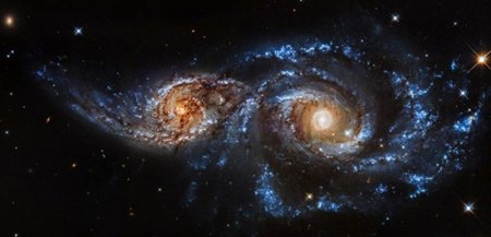 Во время слияния галактик астрономы заметили необъяснимое явление
