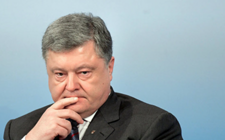 Президент Порошенко подписал закон, осложняющий получение социальных выплат на Украине
