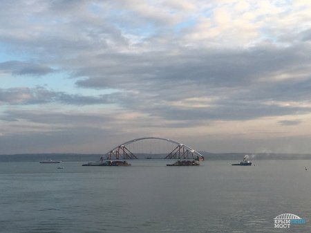 Фото транспортировки второй арки Крымского Керченского моста для автомобилей 11 октября 2017