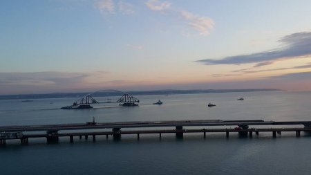 Началась установка автодорожной арки Крымского моста Видео