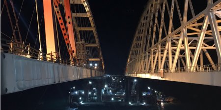На Керченском мосту начали устанавливать автодорожную арку