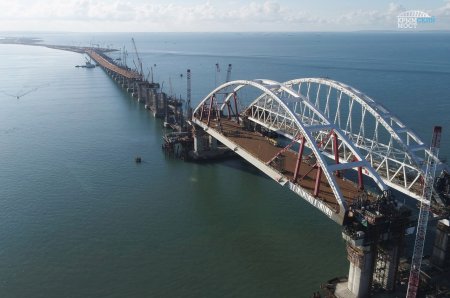 Арка крымского моста полностью закреплена. Операция выполнена с опережением плана
