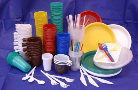 Ученые: Пластиковая посуда провоцирует онкологию
