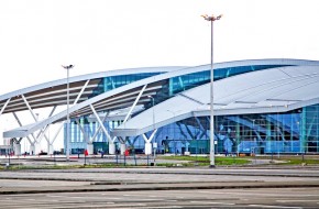 Новейшему российскому аэропорту мешает война в Донбассе