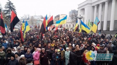 Саакашвили созывает людей на "майдан" и грозит Порошенко "маршем миллионов"