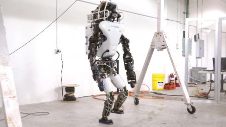 Новые возможности робота Atlas Boston Dynamics