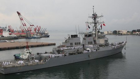 USS Benfold протаранил японский буксир