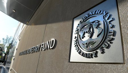 Украина за год выплатила МВФ больше денег, чем получила