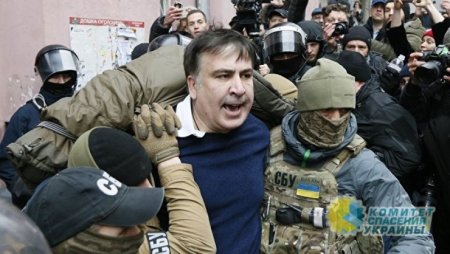 Украинские силовики достали Саакашвили с крыши и задержали