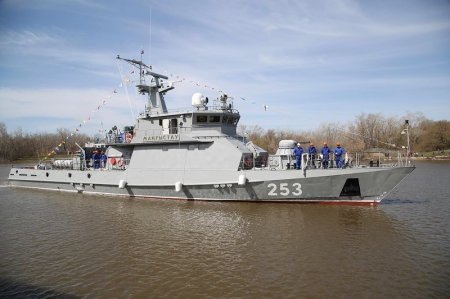 Ракетно-артиллерийский корабль "Мангыстау" введен в состав ВМС Казахстана