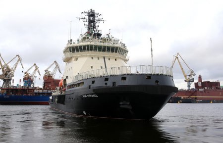 Дизель-электрический ледокол «Илья Муромец» прибыл на Северный флот