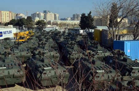 Азербайджан получил новую партию бронетранспортеров БТР-82А 