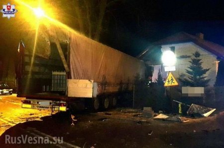 В Польше украинец на грузовике разгромил дом с детьми (ФОТО)