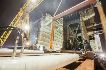 Надвижка над морем: началась установка железнодорожных пролетов Крымского моста (ФОТО)