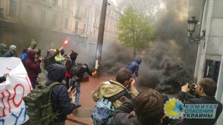 Николай Азаров: Нацисты устроили погром в центре Киева в прощеное воскресенье