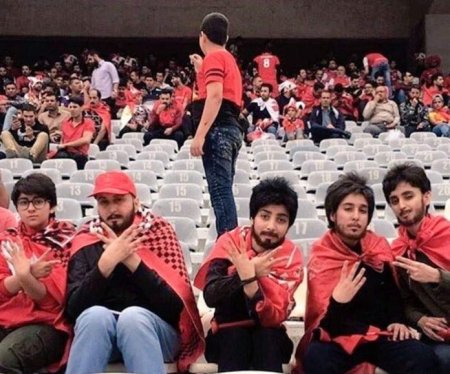 Иранские женщины обошли запрет на посещение футбола