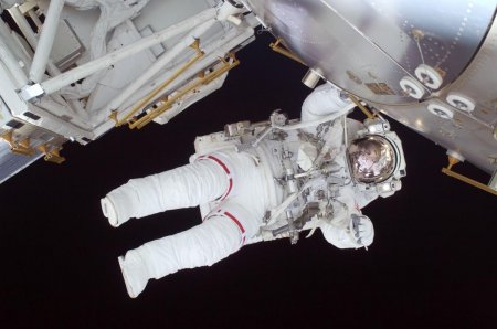 Ученые: Дыхание космонавтов на МКС превратится в питьевую воду