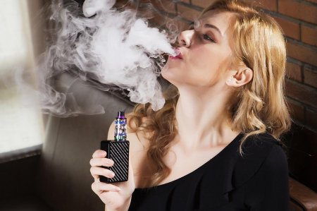 Учёные рассказали, какой вкус электронных сигарет самый опасный
