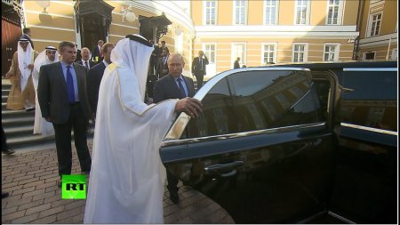 «Как красиво!»: Путин показал наследному принцу Абу-Даби лимузин проекта «Кортеж»