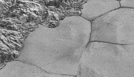 Учёные в ледяном мире Плутона нашли дюны из метанового песка