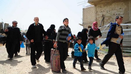 Около 340 сирийских беженцев вернулись в свои дома в Восточной Гуте за сутки