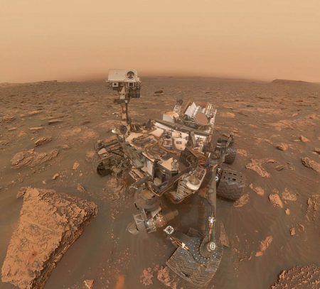 Фоном для селфи марсохода Curiosity стала пылевая буря