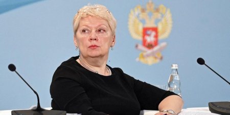 Васильева назвала "парадоксальной" ситуацию с ЕГЭ в России