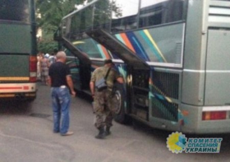 В Запорожье радикалы напали на автобусы с верующими