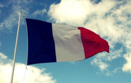 Франция не видит оснований останавливать минские договоренности после гибели Захарченко