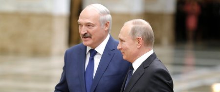 Лукашенко всё настойчивее подталкивают к важному геополитическому выбору: Запад или Восток?