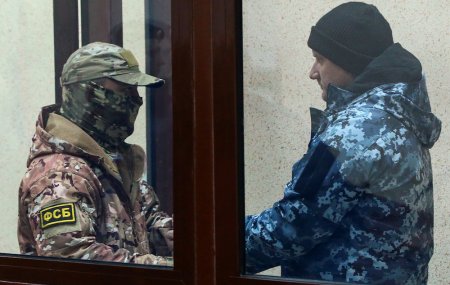 Суд арестовал всех 24 украинских моряков на 2 месяца за нарушение границы РФ