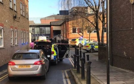 В Лондоне мужчина с мачете напал на посетителей медцентра
