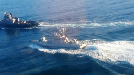 Украина отослала подкрепление к трем кораблям в Черном море
