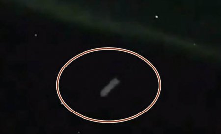 Очевидцы увидели сигарообразный НЛО во время северного сияния
