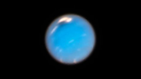 Шторм, обнаруженный на Нептуне «Хабблом», продлится несколько лет