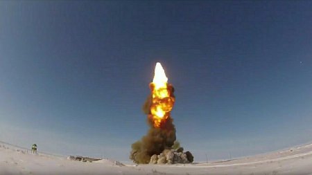 «Разорвать Нибиру»: «Авангарды» Путина готовы ударить по космосу 23 февраля и отразить инопланетную угрозу
