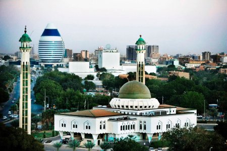 Отставка правительства Судана не вызвала беспорядков в стране