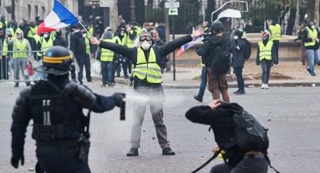 Беспокойная Франция: Пожары и «желтые жилеты»