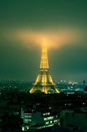 НЛО «сорвали башню»! Символ Парижа пропал из города и обнаружен в Гималаях