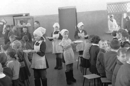 Хуже, чем в СССР: Школьное питание в России сравнили с советским