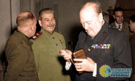 Азаров рассказал, когда СССР принял решение о создании атомной бомбы