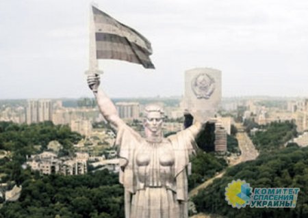Украинские ЛГБТ-активисты «повесили» радужный флаг на «Родину-мать» в Киеве