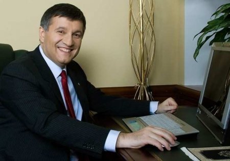 Справился: Аваков покинул Украину после увольнения из МВД (ФОТО)