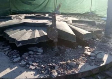 Во Львове демонтировали Звезду Победы на «Марсовом поле» (ФОТО)