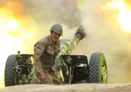 Бои на границе Армении и Азербайджана: работают артиллерия и бронетехника, стороны несут потери