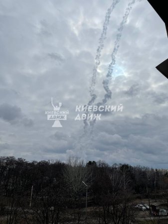 В Киеве работает ПВО по перехвату крылатых ракет.