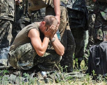 Пять украинских солдат вышли с «Азовстали», сложив оружие (ВИДЕО)