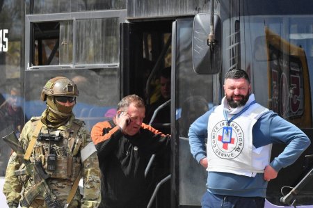Эвакуация гражданских лиц с Азовстали