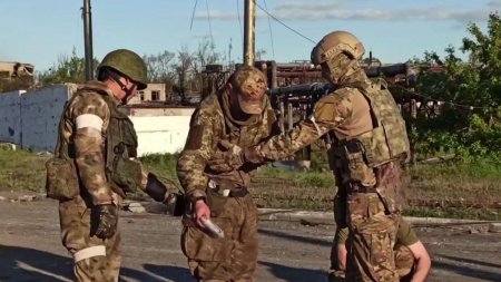 За сутки сдались в плен ещё 694 украинских боевика с Азовстали (ВИДЕО)